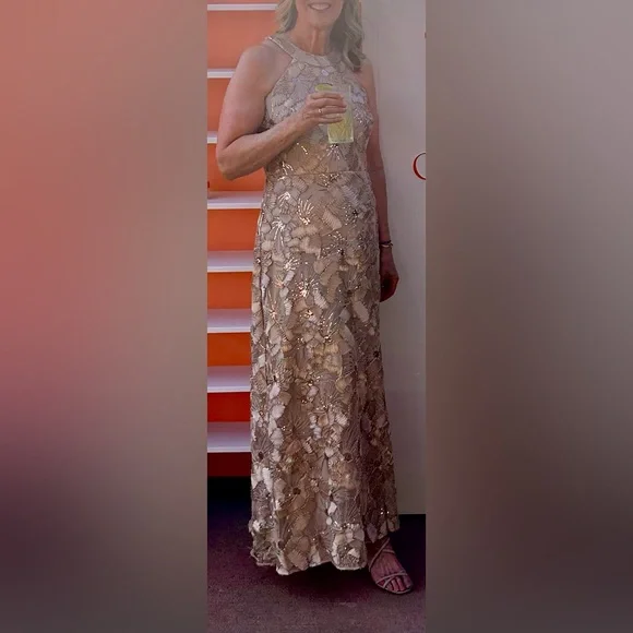 Betsy & Adam
Sequin floral
Champagne/Gold - Picture 7 of 12